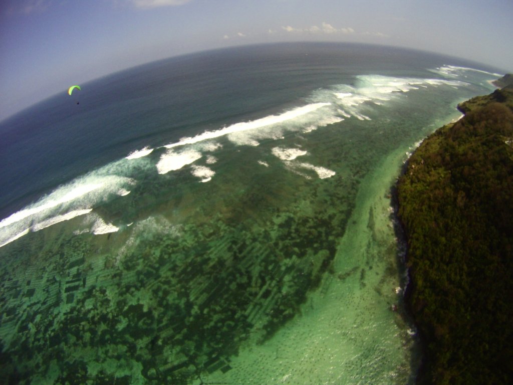 indonesia-paragliding-525.jpg