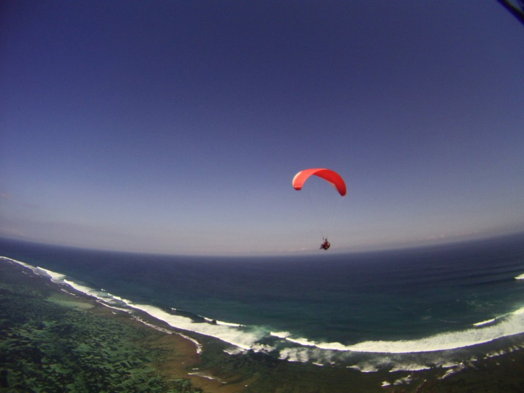 indonesia-paragliding-512.jpg